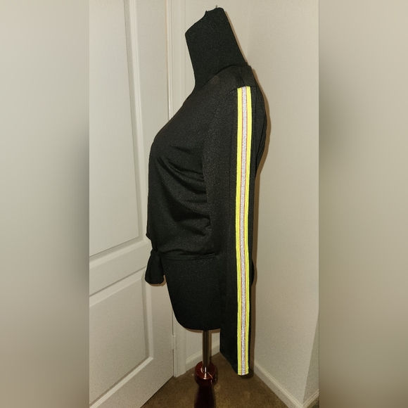 CROP TOP - Picture 2 of 4